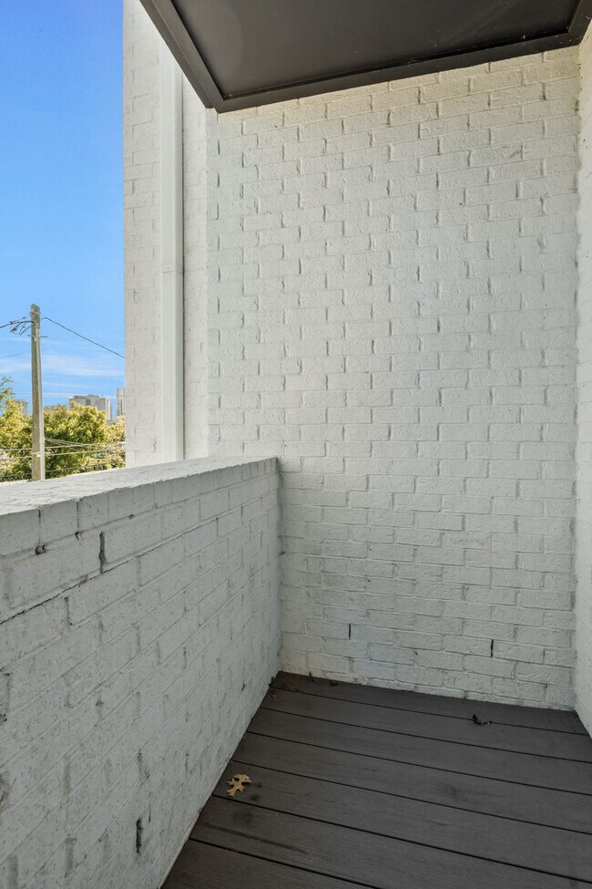 Building Photo - 1007 12th Ave N