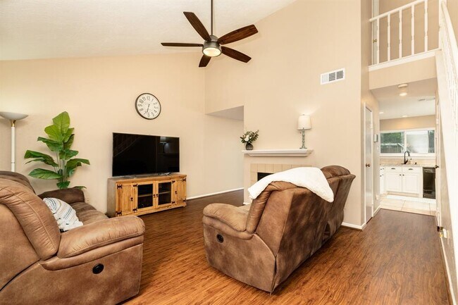 Building Photo - 2435 Country Pl Dr