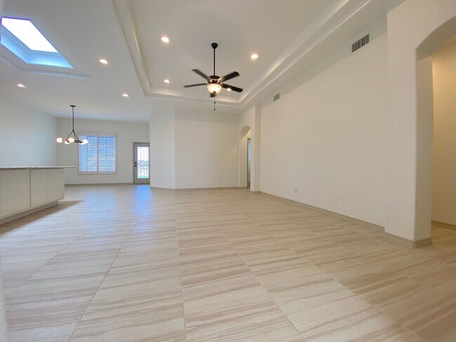 Building Photo - East El Paso 4bed/3bath Refrig A/C