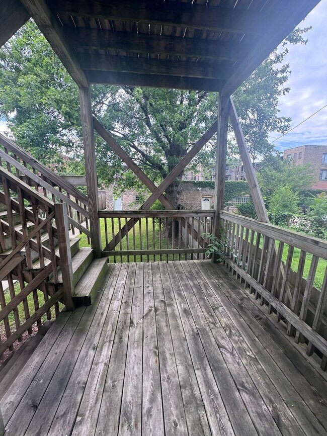 Building Photo - Beautiful 2-Bedroom 1-bath Graystone Apart...