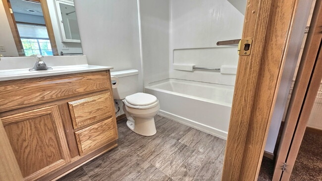 Building Photo - Charming 2-Bedroom Townhouse in Apple Valley – Cozy 1190 Sq Ft Retreat! Available now
