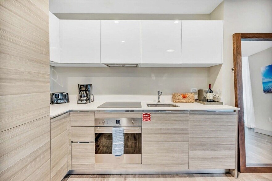 Building Photo - 101 N Ocean Dr