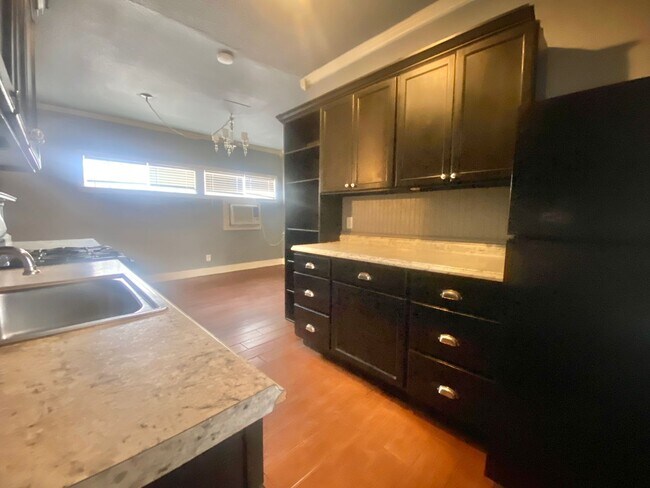 Building Photo - 2509 Knoxville Ave