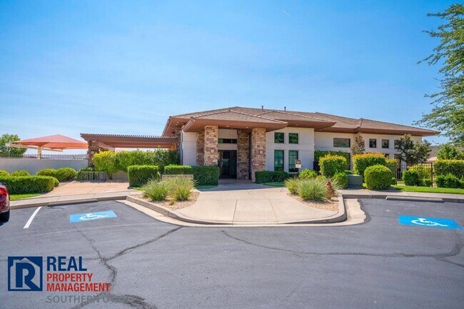 Building Photo - Beautiful Coral Canyon Home