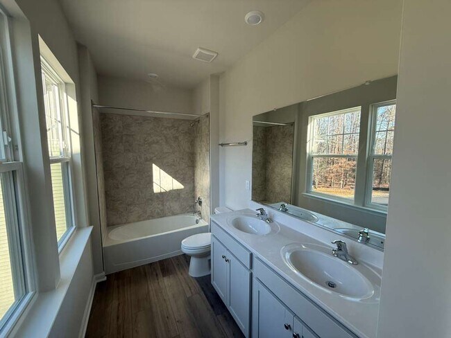 Building Photo - 6473 Fennec Run