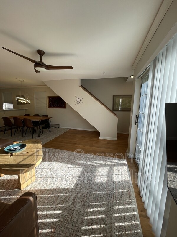 Building Photo - 352 Hildred Dr