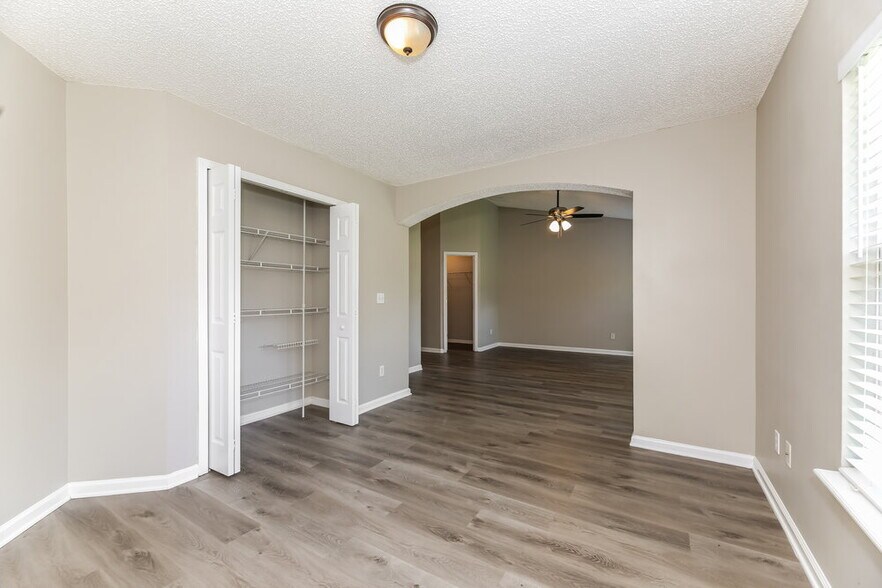 Building Photo - 12630 Richfield Blvd