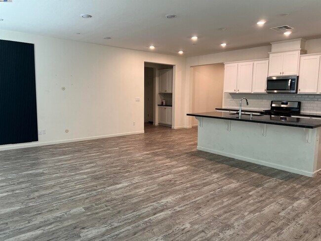 Building Photo - 5463 Alvar Lp
