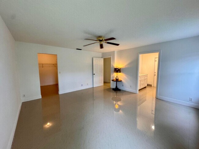 Building Photo - 1132 Hatteras Cir