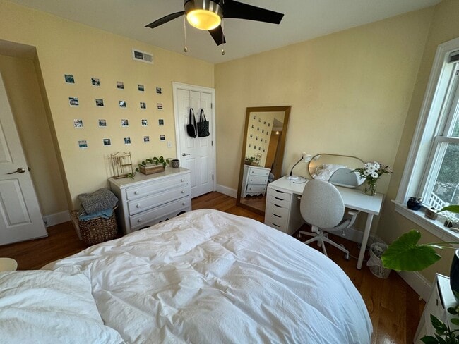 Building Photo - BEAUTIFUL UNIT IN CAMBRIDGE!!!!!!!!!!!