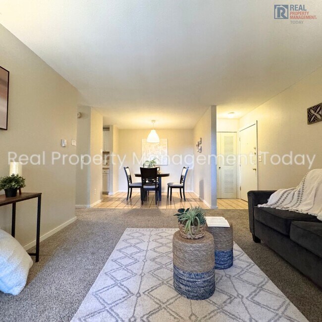 Building Photo - 2 Bedroom Condo in Tacoma!