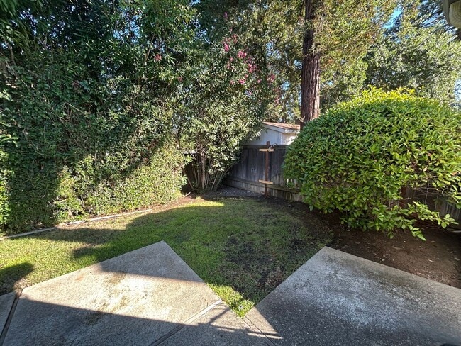 Building Photo - Updated 4-Bedroom Single-Story Home in Con...