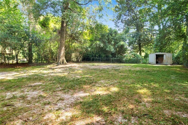 Building Photo - 312 Pineview Ln W