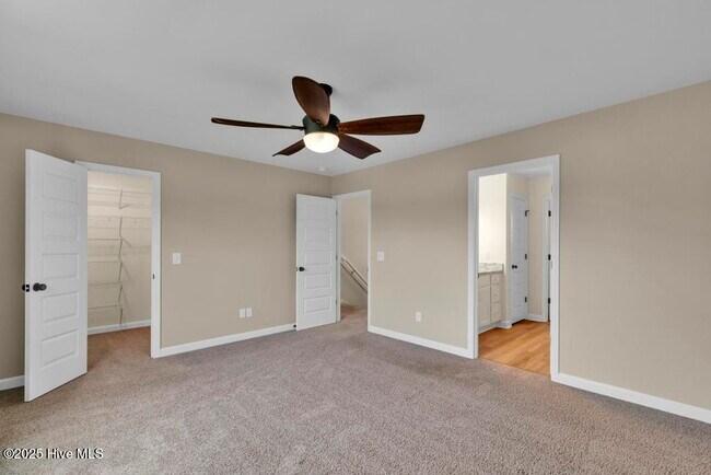 Building Photo - 303 S River Ct