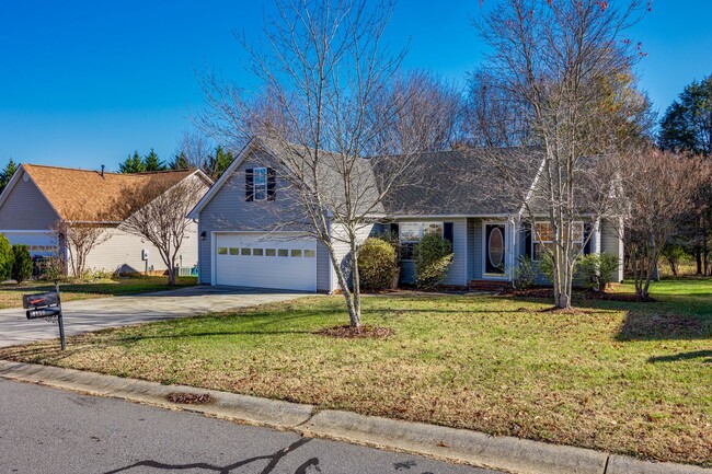 Building Photo - Adorable 3 Bedroom 2 bath RANCH in Fort Mill!