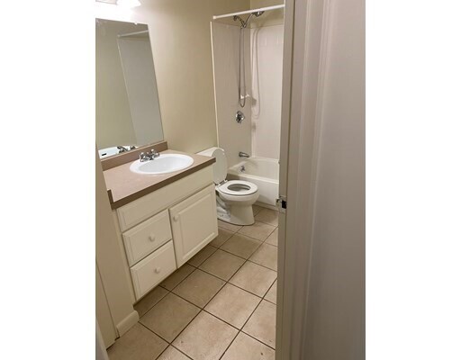 Building Photo - 617 Broad St