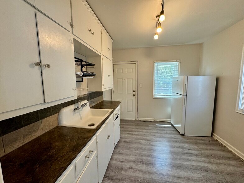 Building Photo - 1415 Vinton St