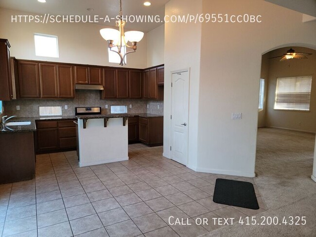 Building Photo - 4-Bedroom, 2-Bathroom Home Available Now i...