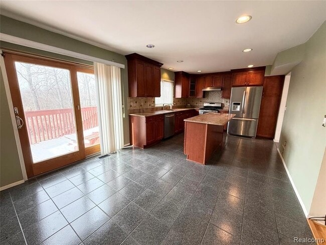 Building Photo - 6842 Indian Creek Dr