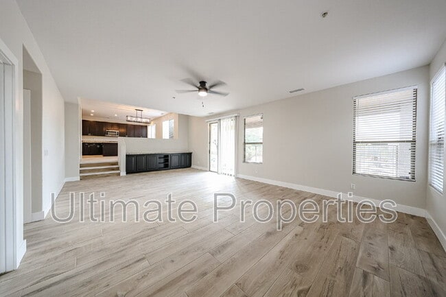 Building Photo - 6033 E Smokehouse Trail