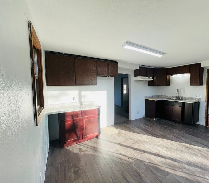 Building Photo - 250 Douglas Ave E