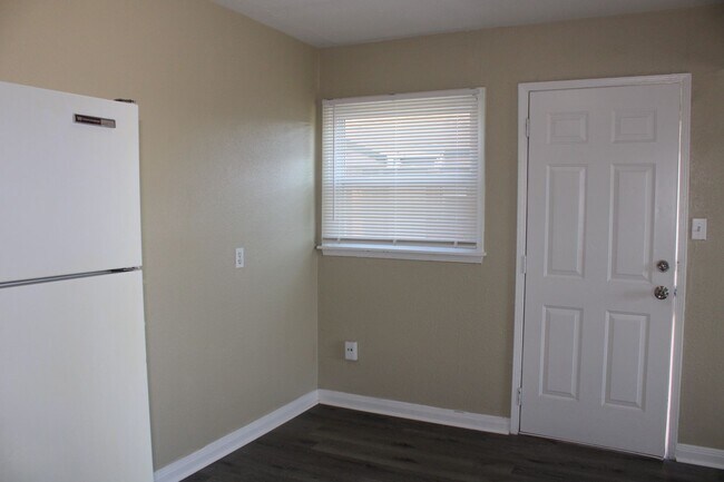 Building Photo - CLOSE TO TINKER! *PROMO FIRST FULL MONTH FREE!