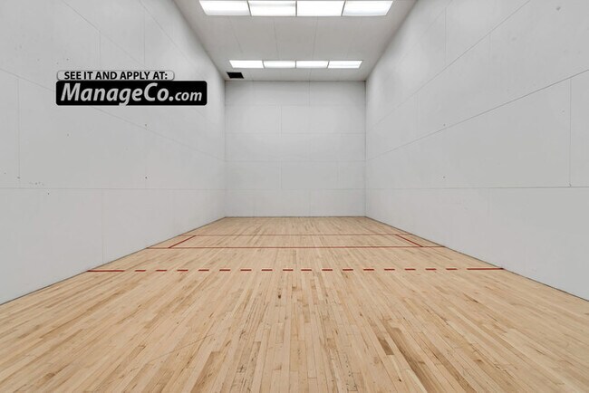 Building Photo - Chic 1BR/1.5BA Condo w/ Unbeatable Downtow...