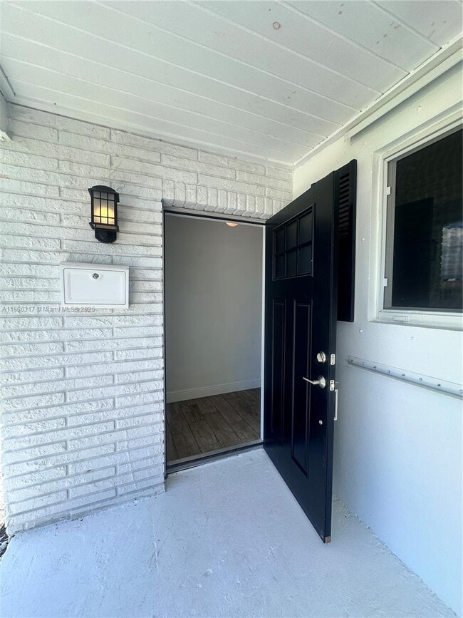 Building Photo - 407 Riverside Dr