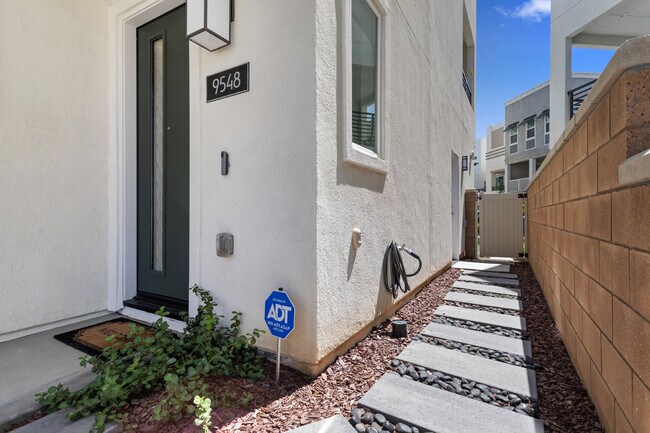 Building Photo - 9548 Greenley Pl