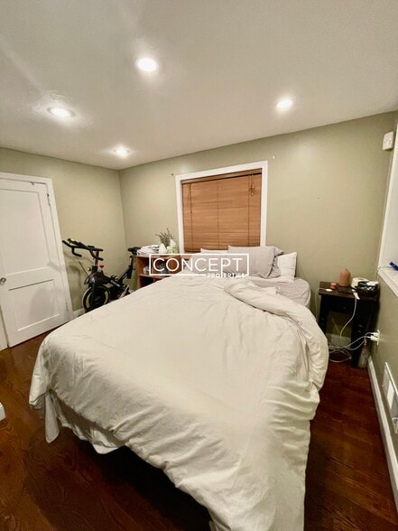 Building Photo - 735 Somerville Ave