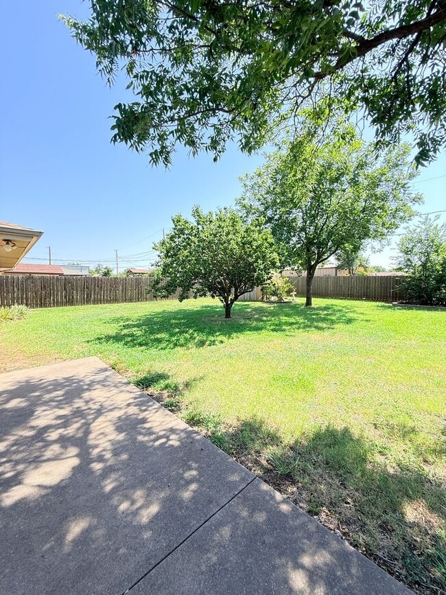 Building Photo - 1039 Harris Ln