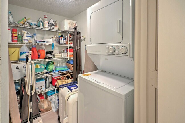 Building Photo - 5760 Midnight Pass Rd