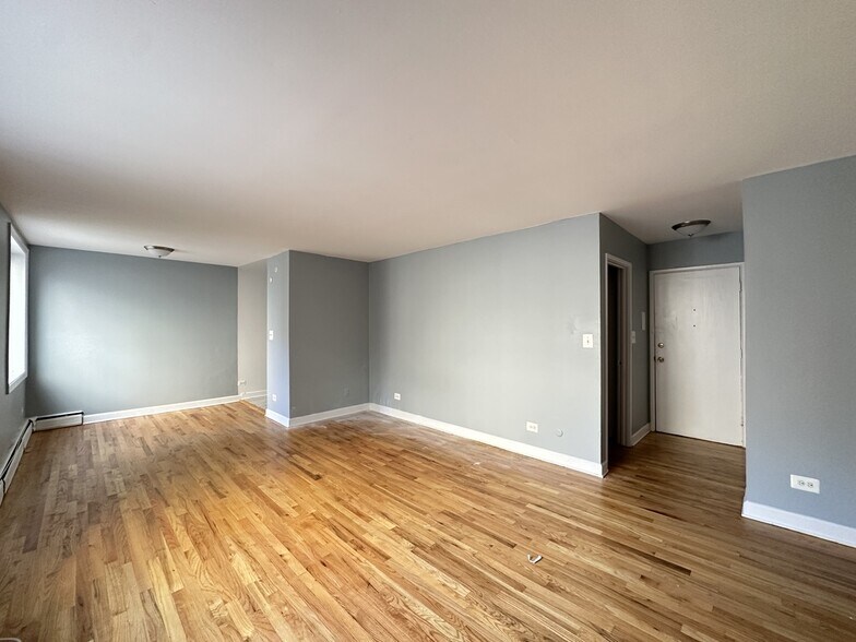 Building Photo - 1515 W Morse Ave