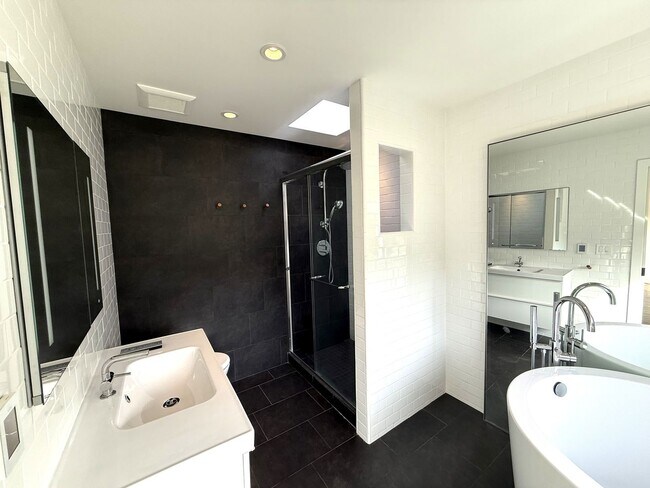 Building Photo - STUNNING THREE BEDROOM PLUS OFFICE MARINER GREEN CONDO WITH GREAT OUTDOOR SPACE