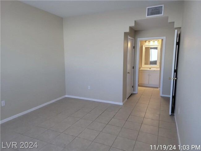 Building Photo - SUNRISE MANOR 1ST FLOOR UNIT IN GATED COMM...