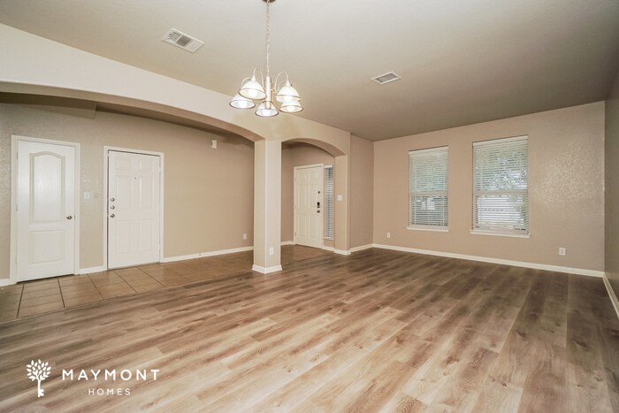 Building Photo - 132 Running Brook