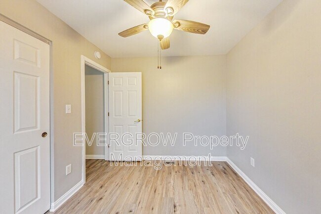 Building Photo - 1115 Spend a Buck Ct