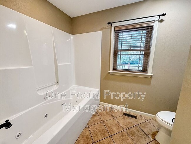 Building Photo - 229 Quenshukney Rd