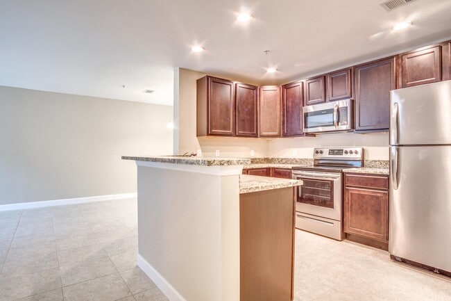 Building Photo - Beautiful 2 Bedroom Apartment in Fort Walton Beach!