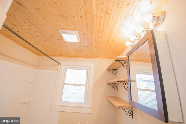 Building Photo - 1226 Pemberton Dr