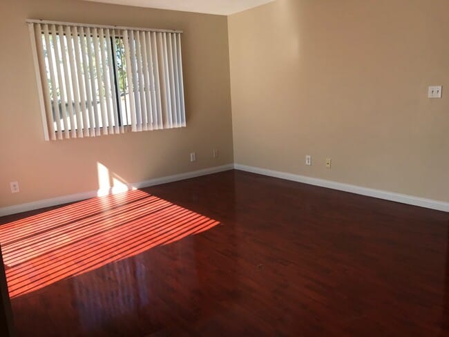 Building Photo - 1186 E Lugonia Ave