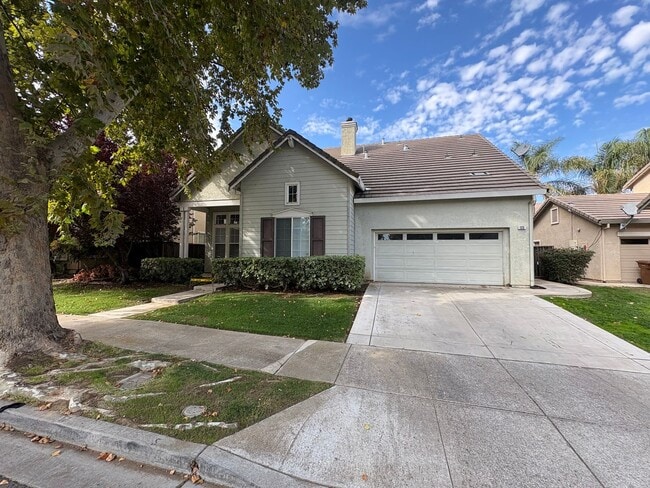 Primary Photo - Great Two Story Large Bedroom, Bath Downst...