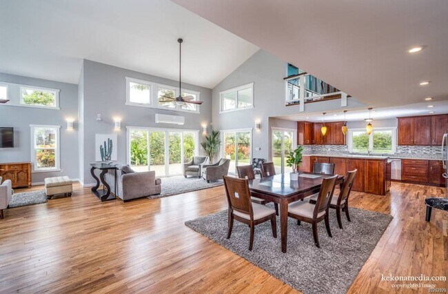 Building Photo - Very Spacious by the Ocean 3BR/3BA/2CarGarage in Kaimalino