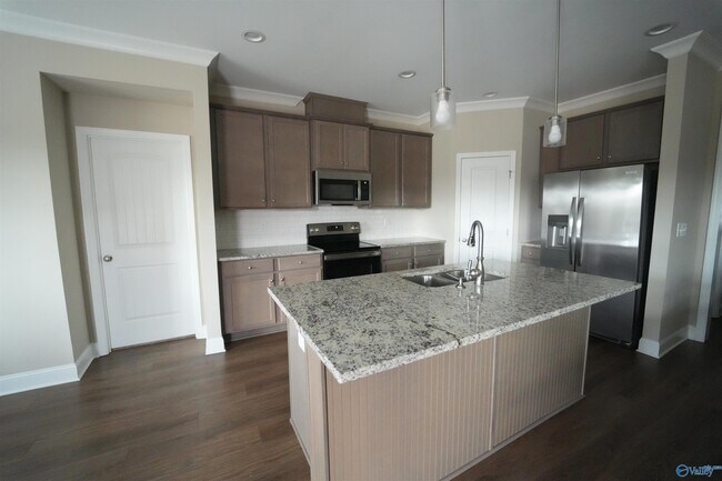 Building Photo - 204 Joan Cir