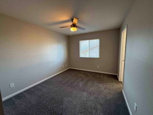 Building Photo - Great 4 Bedroom with Pool