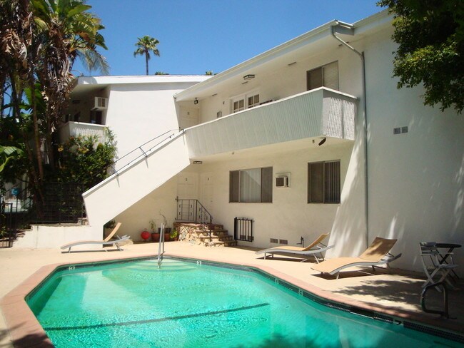Primary Photo - 1538 N Hayworth Ave