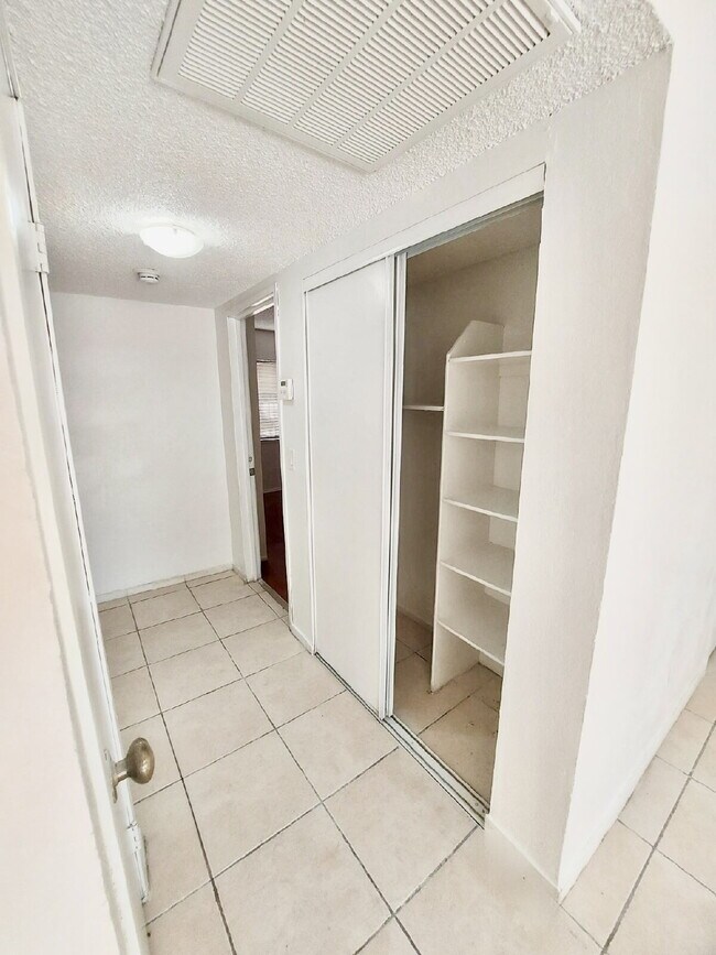 Building Photo - HIVE SUMMER MOVE-IN SPECIAL: DOWNSTAIRS CONDO | RECENLY REHABBED 2 BEDROOM 1 BATH | ACROSS FROM C...