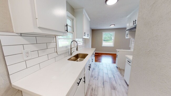 Building Photo - This 3 bed /2 bath in the Broadmoor Community is ready for you!