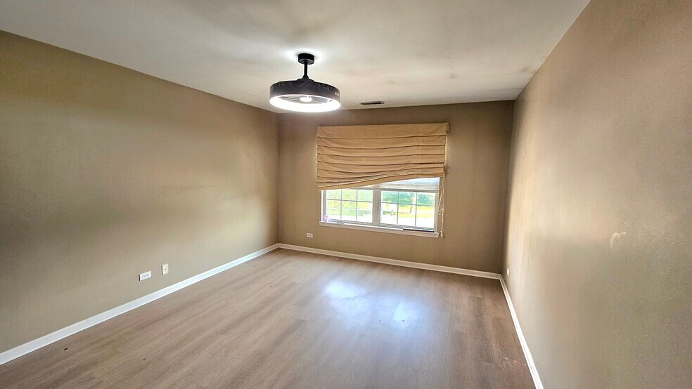 master bedroom - 1421 Meadowsedge Ln