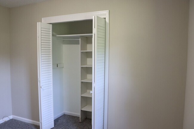 Building Photo - Handsome  3-bedroom ranch home!